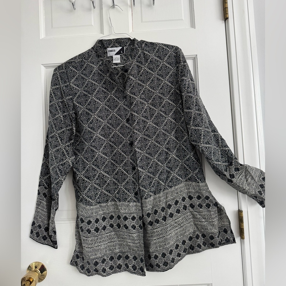 Silk tunic blouse. 100% silk. Button front black and cream. Classic